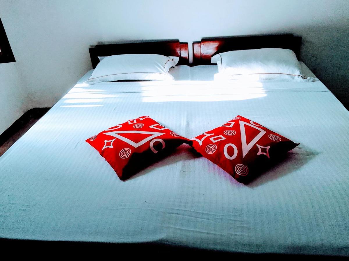 Ceylonia Guest Hotel Weligama Bagian luar foto